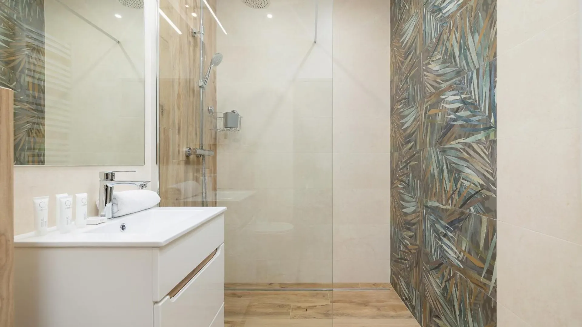 Unique Apartment Bialopradnicka With Balcony In Krakow By Noclegi Renters