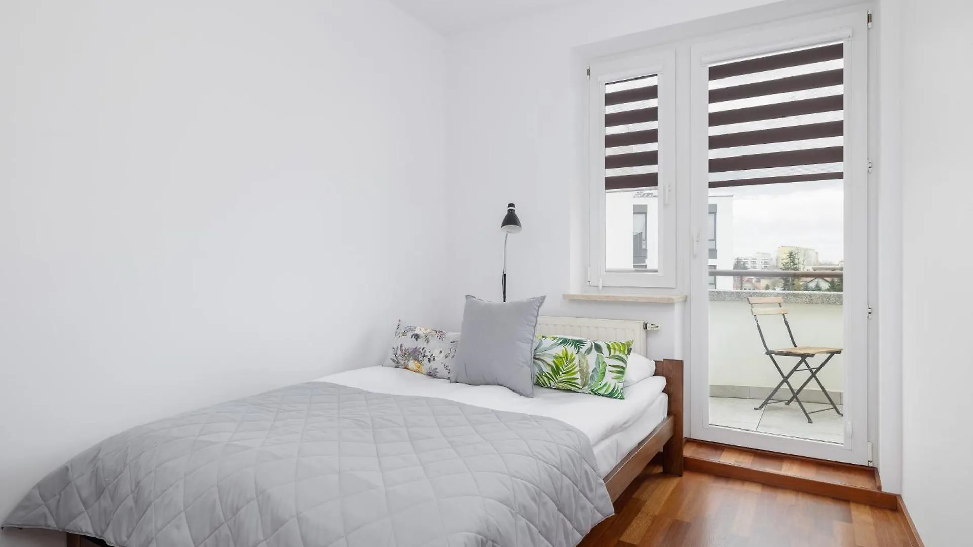 Unique Apartment Bialopradnicka With Balcony In Krakow By Noclegi Renters