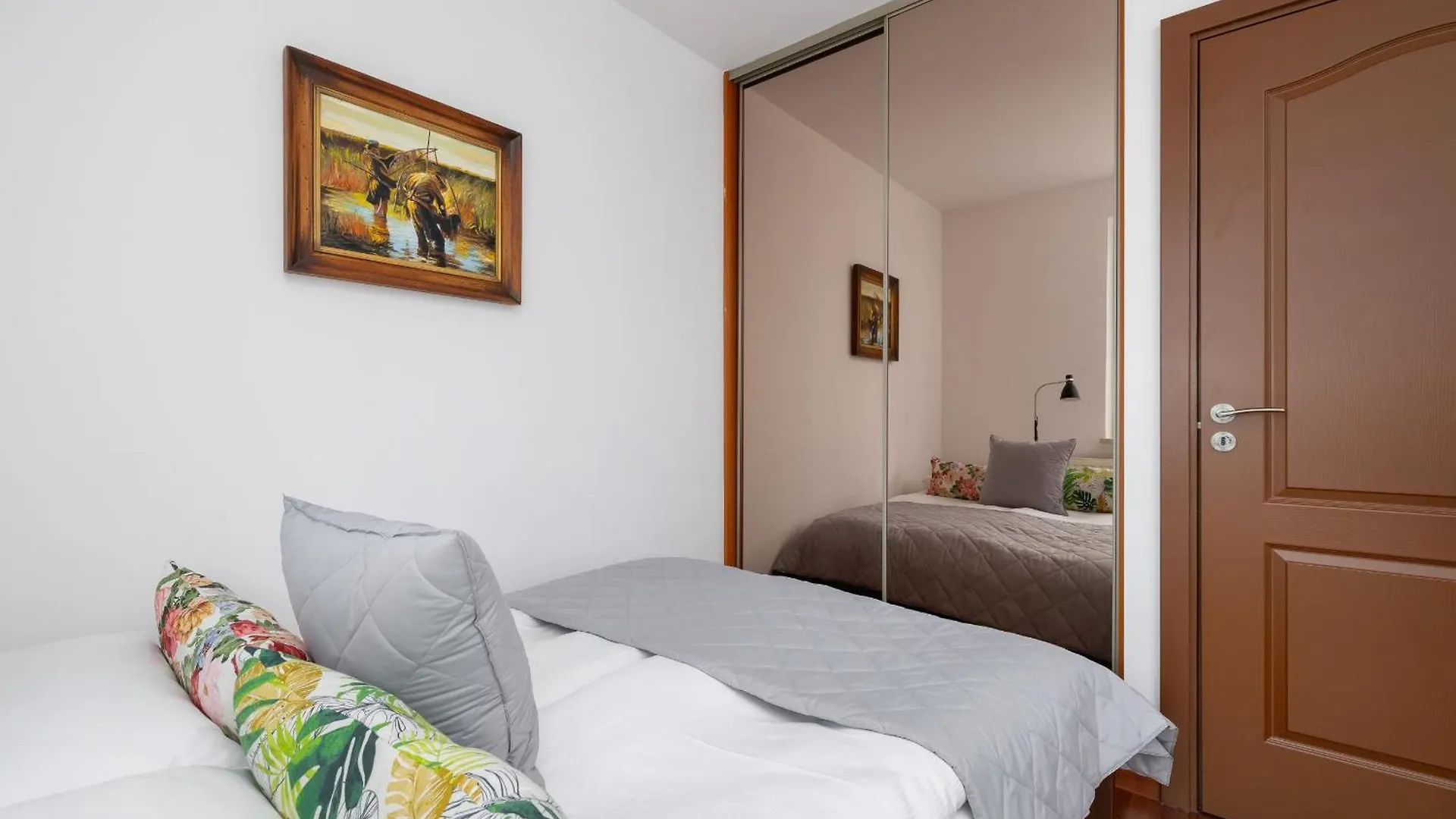 Unique Apartment Bialopradnicka With Balcony In Krakow By Noclegi Renters