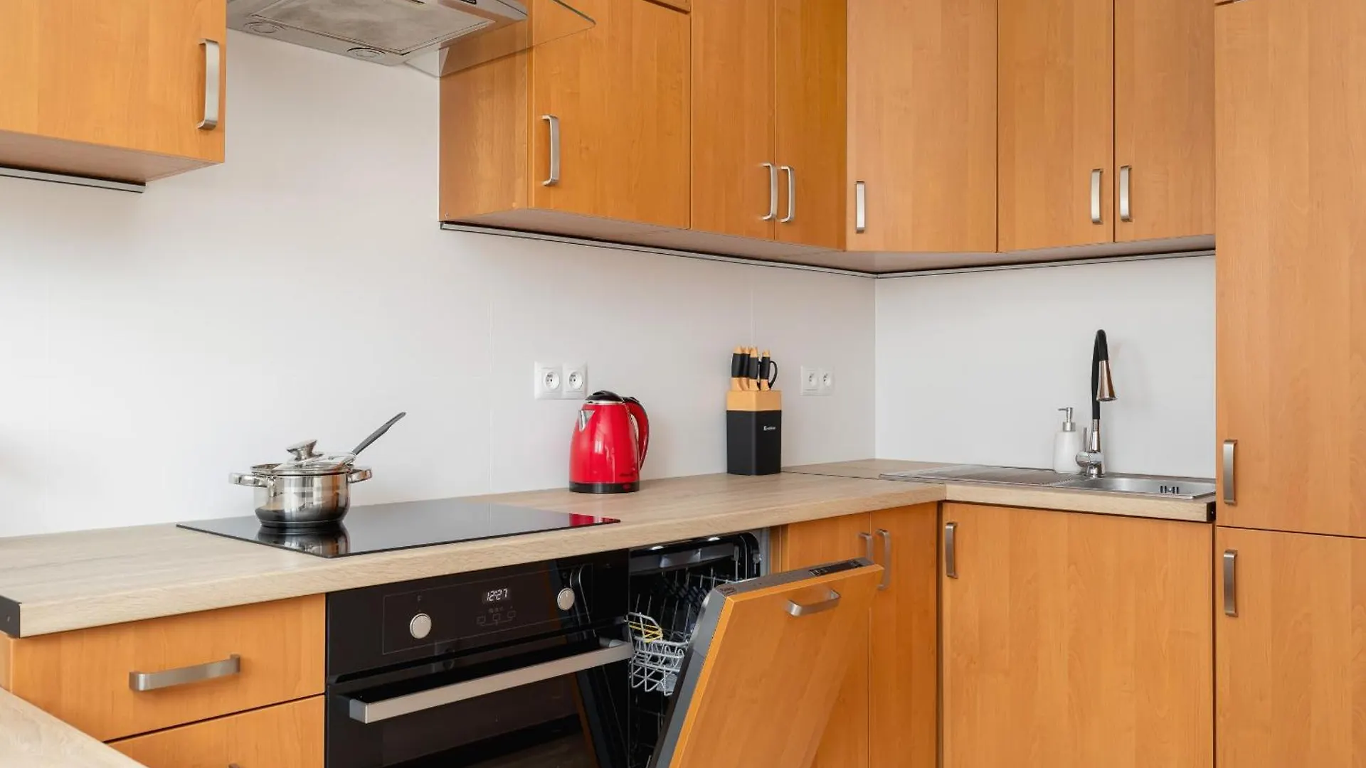 Unique Apartment Bialopradnicka With Balcony In Krakow By Noclegi Renters